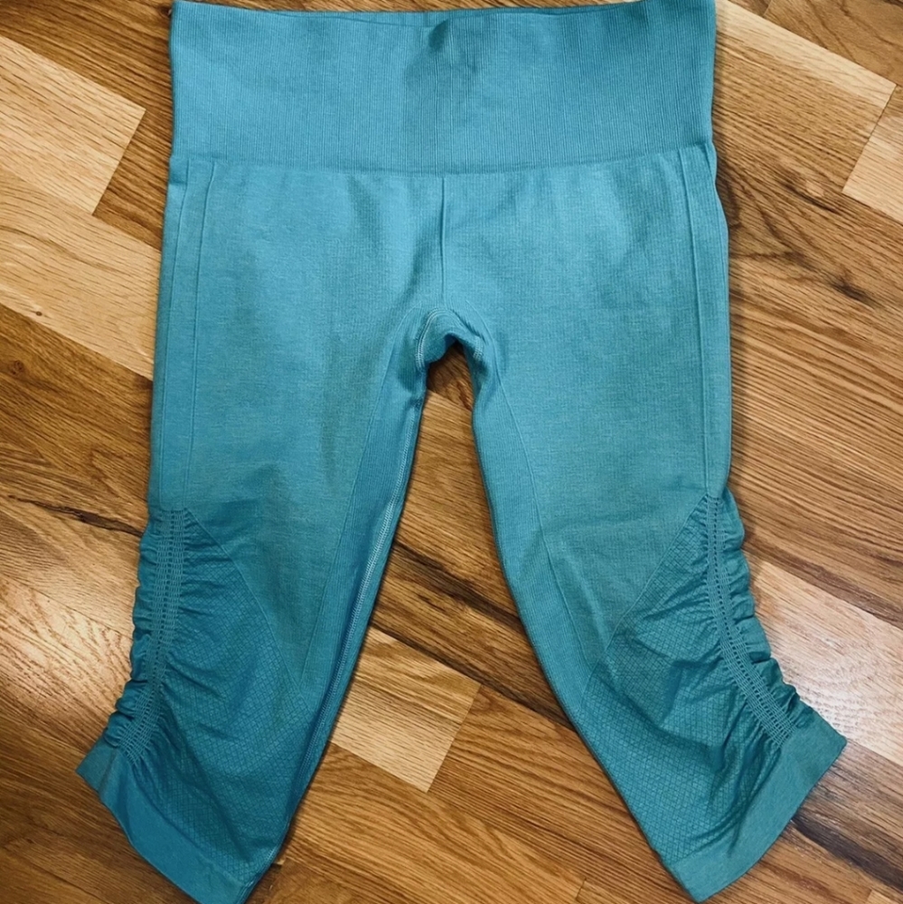 Lululemon EUC crop size8
